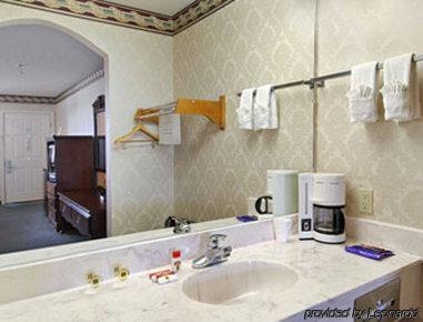 Super 8 By Wyndham Dallas South Bilik gambar